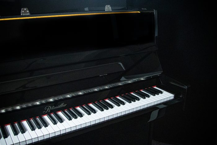 Ritmuller RS122 Ebony | Upright Piano