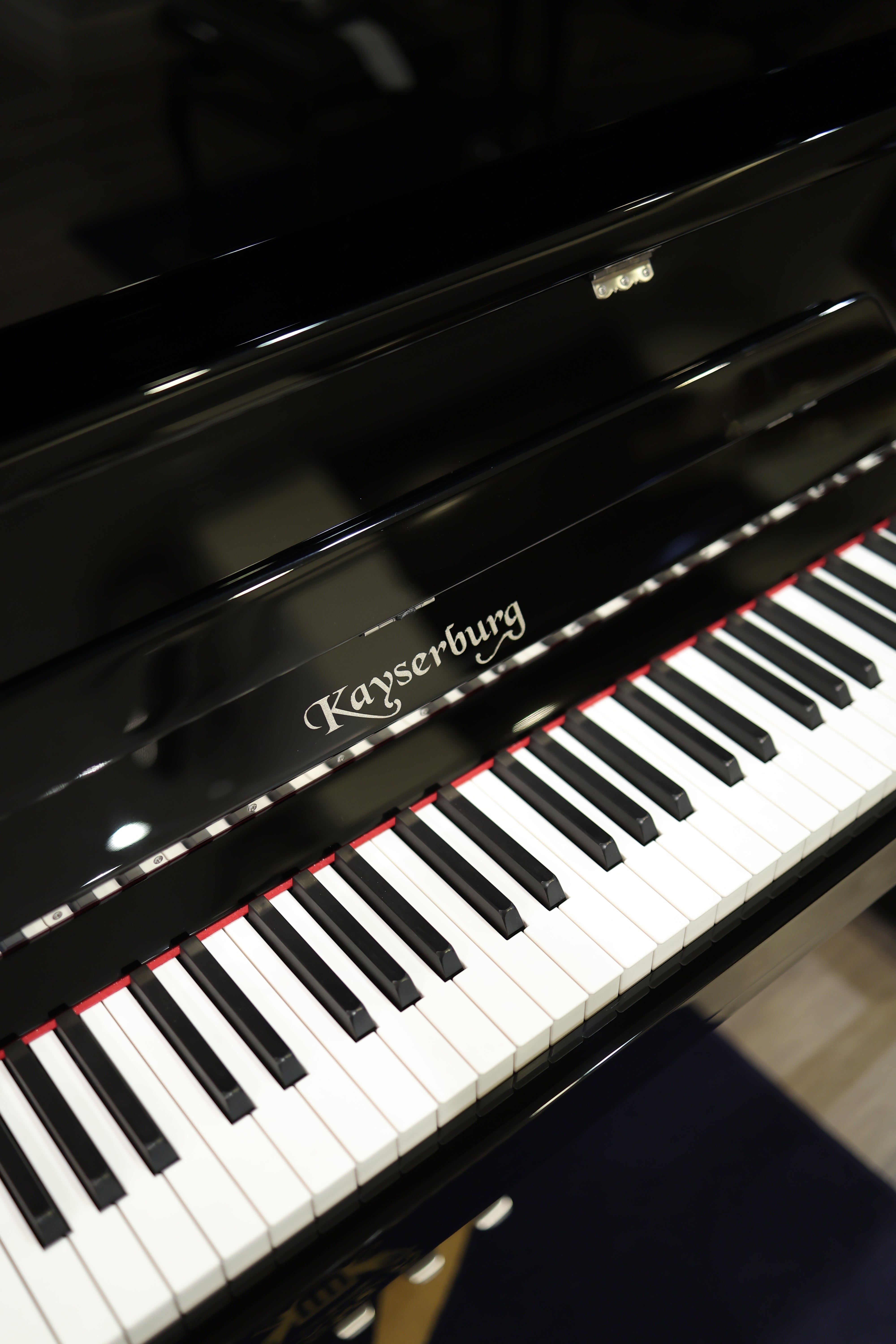 Kayserburg KA3X Ebony | Upright Piano